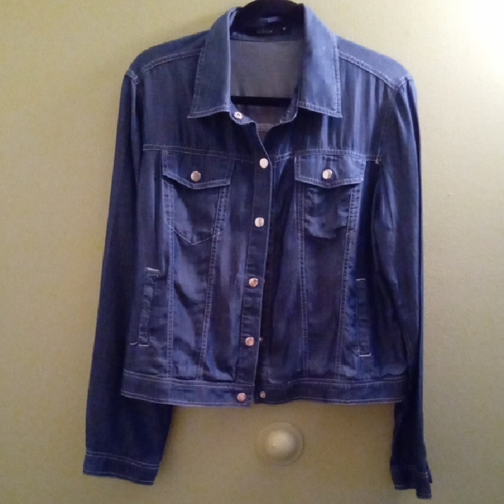 Womans M Classic Faux Denim Blue Jean Jacket with Structured Fit